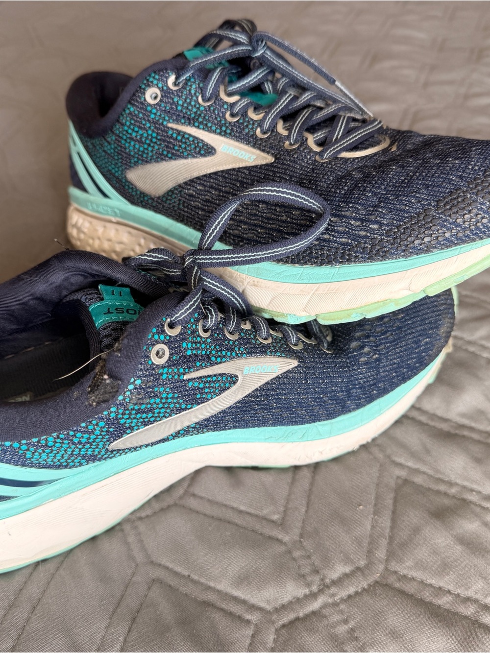 Brooks Women's Navy and Teal Mesh Running Sneakers